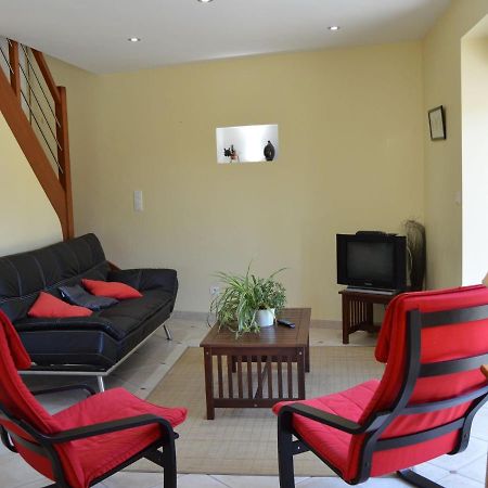 Cosy Chalet With Private Garden In Normandy Isigny-le-Buat Екстериор снимка