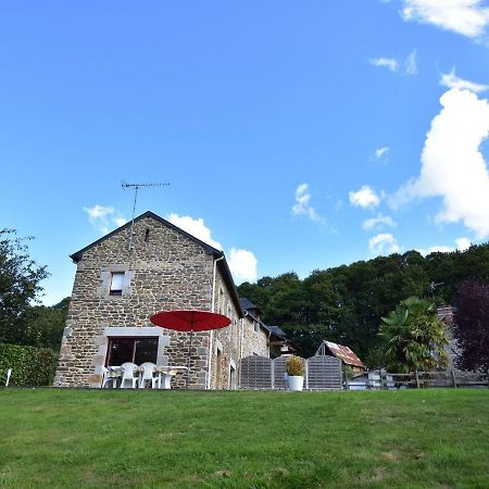 Cosy Chalet With Private Garden In Normandy Isigny-le-Buat Екстериор снимка