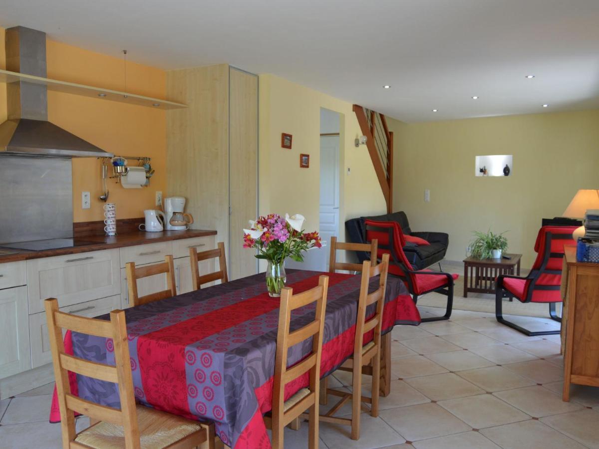 Cosy Chalet With Private Garden In Normandy Isigny-le-Buat Стая снимка