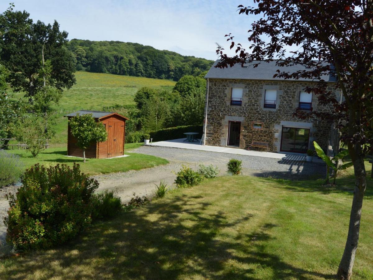 Cosy Chalet With Private Garden In Normandy Isigny-le-Buat Стая снимка