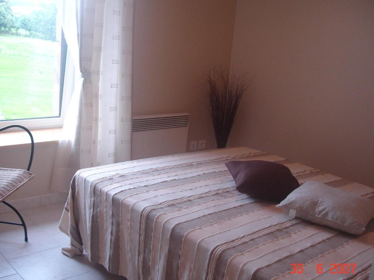 Cosy Chalet With Private Garden In Normandy Isigny-le-Buat Стая снимка