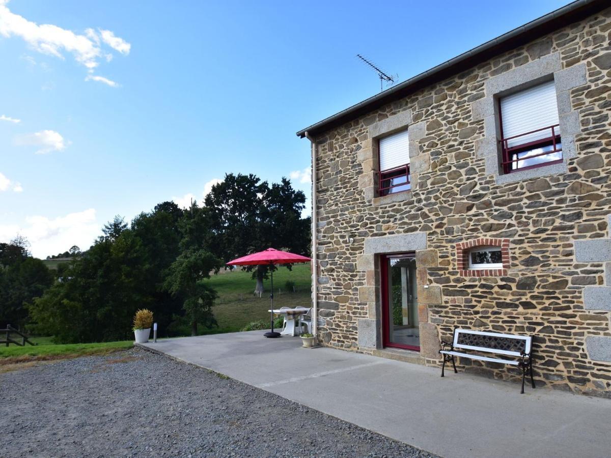 Cosy Chalet With Private Garden In Normandy Isigny-le-Buat Екстериор снимка