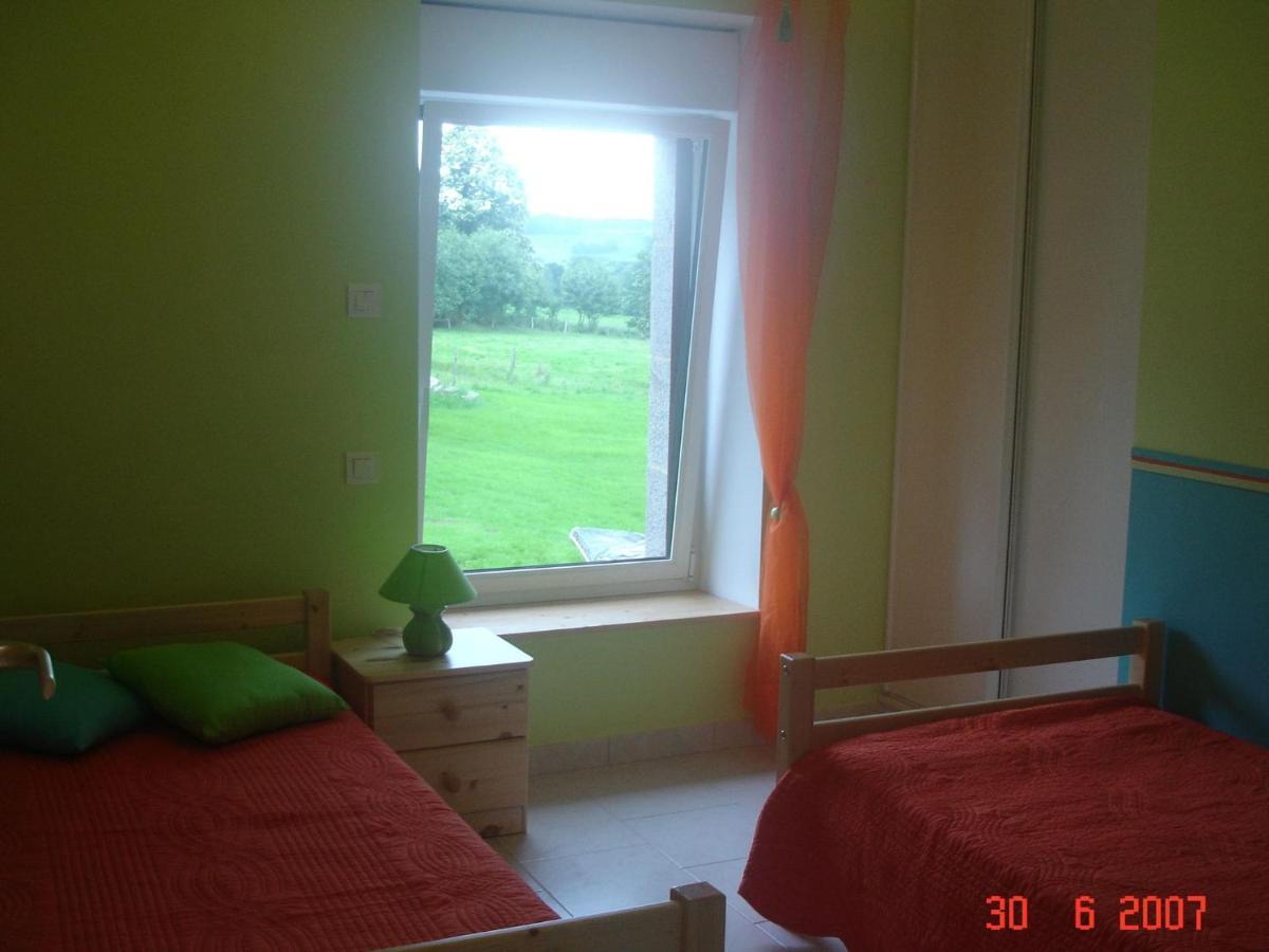 Cosy Chalet With Private Garden In Normandy Isigny-le-Buat Екстериор снимка