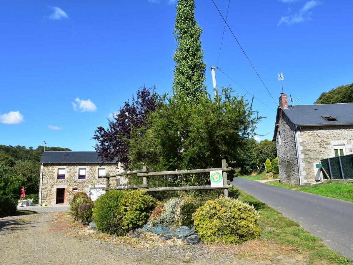 Cosy Chalet With Private Garden In Normandy Isigny-le-Buat Екстериор снимка