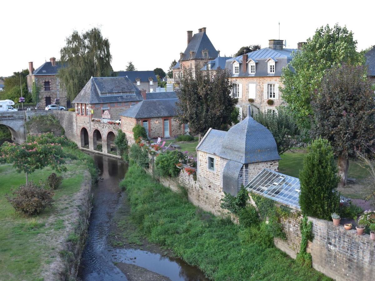 Cosy Chalet With Private Garden In Normandy Isigny-le-Buat Екстериор снимка