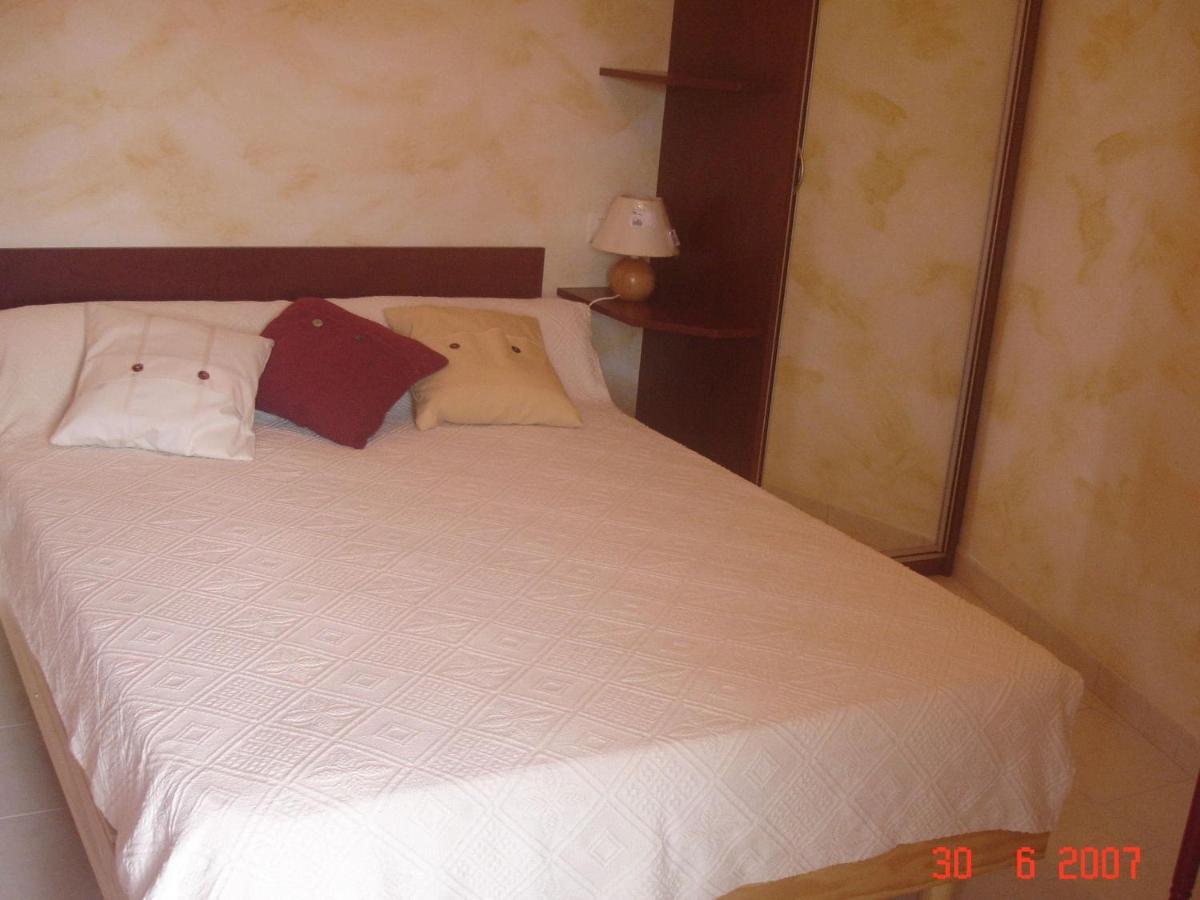 Cosy Chalet With Private Garden In Normandy Isigny-le-Buat Екстериор снимка