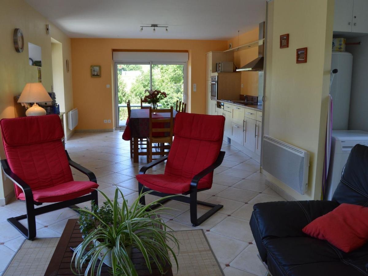 Cosy Chalet With Private Garden In Normandy Isigny-le-Buat Екстериор снимка