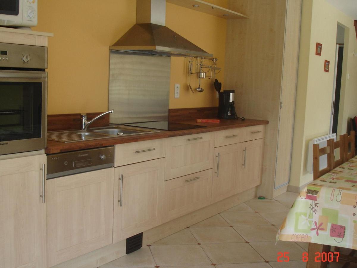 Cosy Chalet With Private Garden In Normandy Isigny-le-Buat Екстериор снимка
