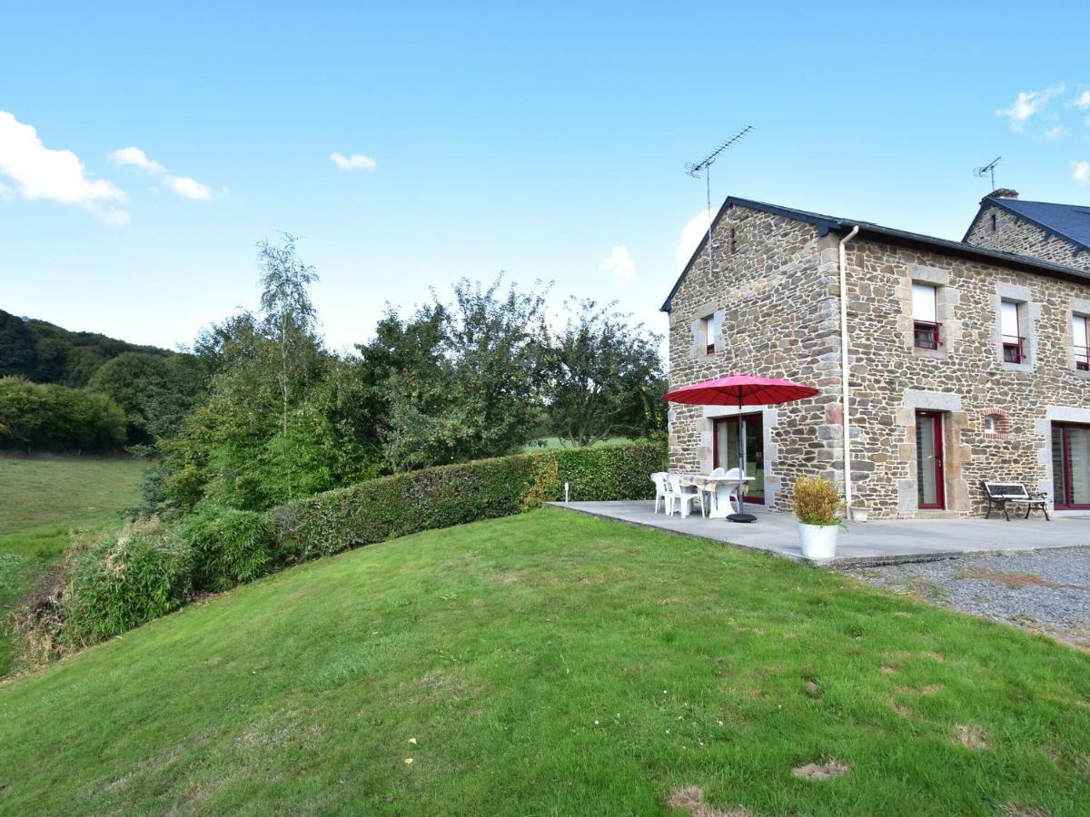 Cosy Chalet With Private Garden In Normandy Isigny-le-Buat Екстериор снимка