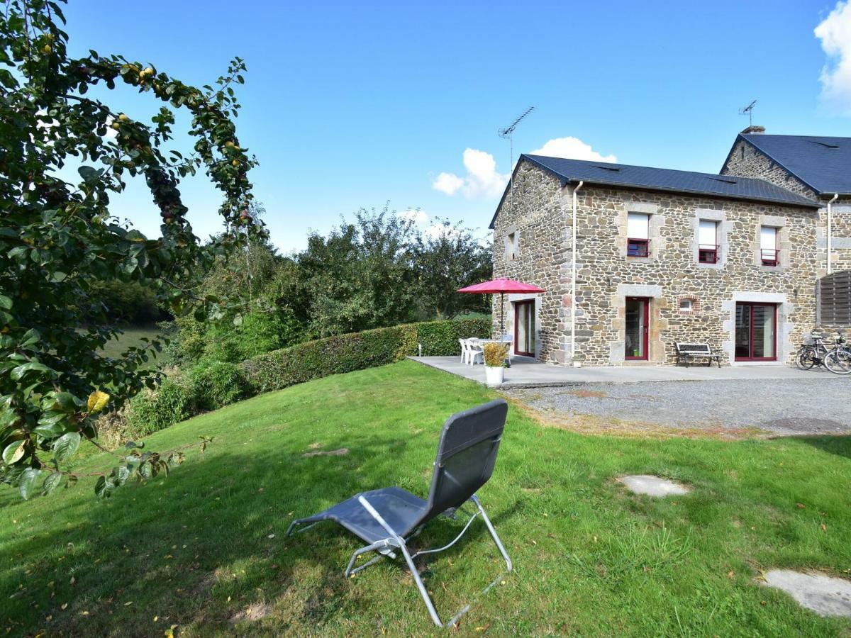Cosy Chalet With Private Garden In Normandy Isigny-le-Buat Екстериор снимка